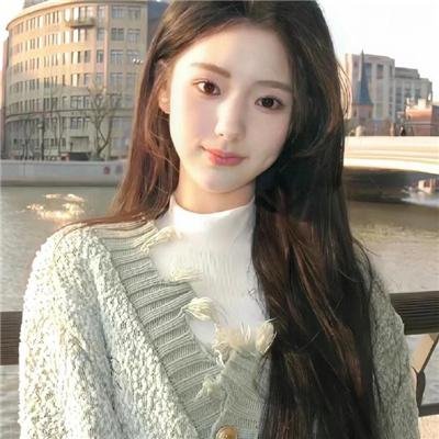 战火中的花蕾